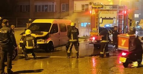 A­n­t­a­l­y­a­­d­a­ ­s­e­y­i­r­ ­h­a­l­i­n­d­e­k­i­ ­m­i­n­i­b­ü­s­ ­y­a­n­d­ı­